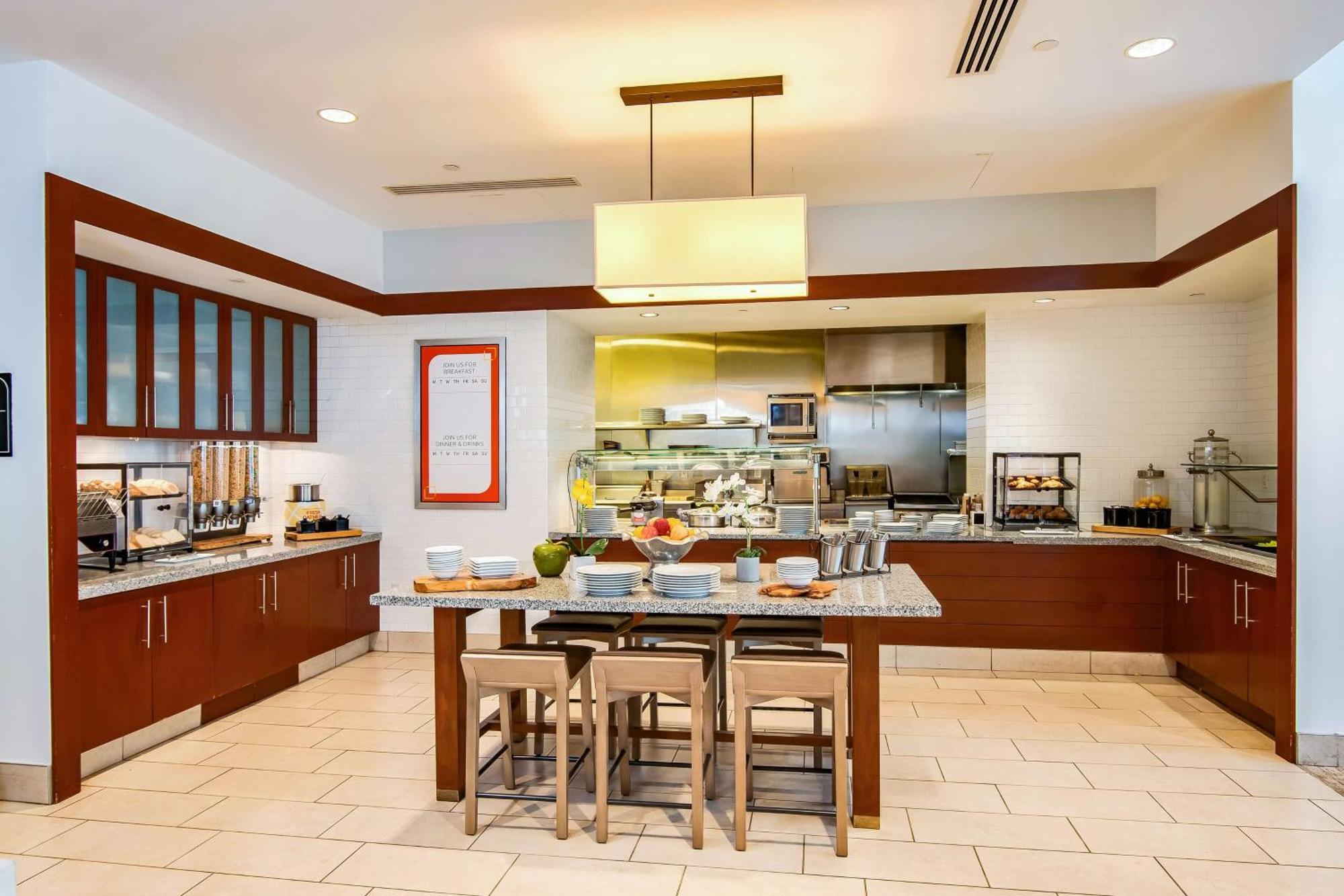 Hilton Garden Inn Alexandria Old Town National Harbor Dış mekan fotoğraf