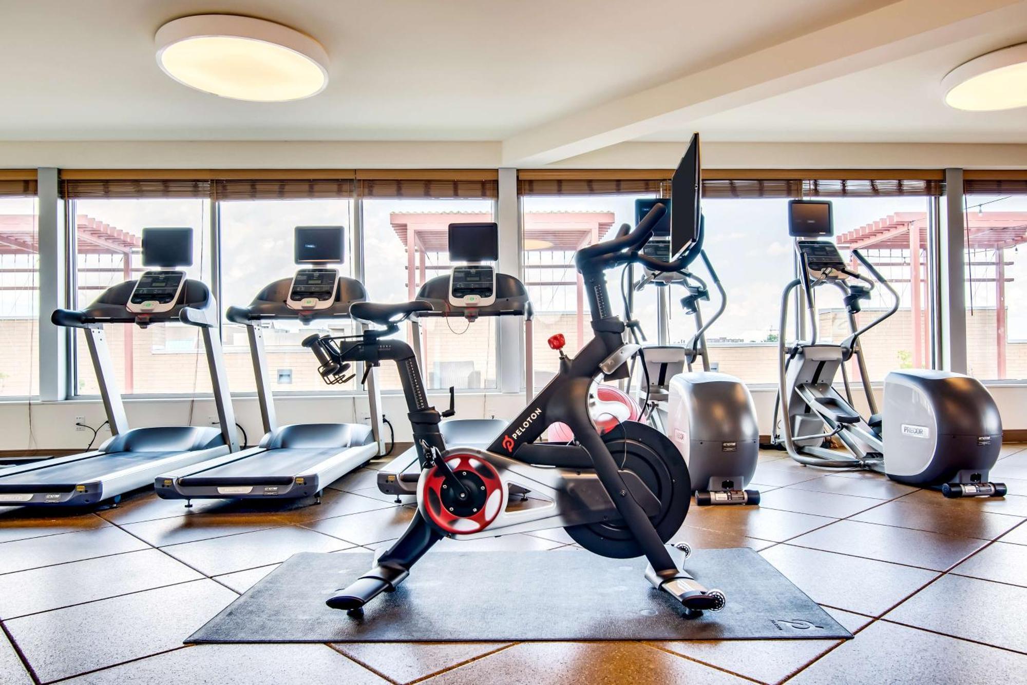 Hilton Garden Inn Alexandria Old Town National Harbor Dış mekan fotoğraf