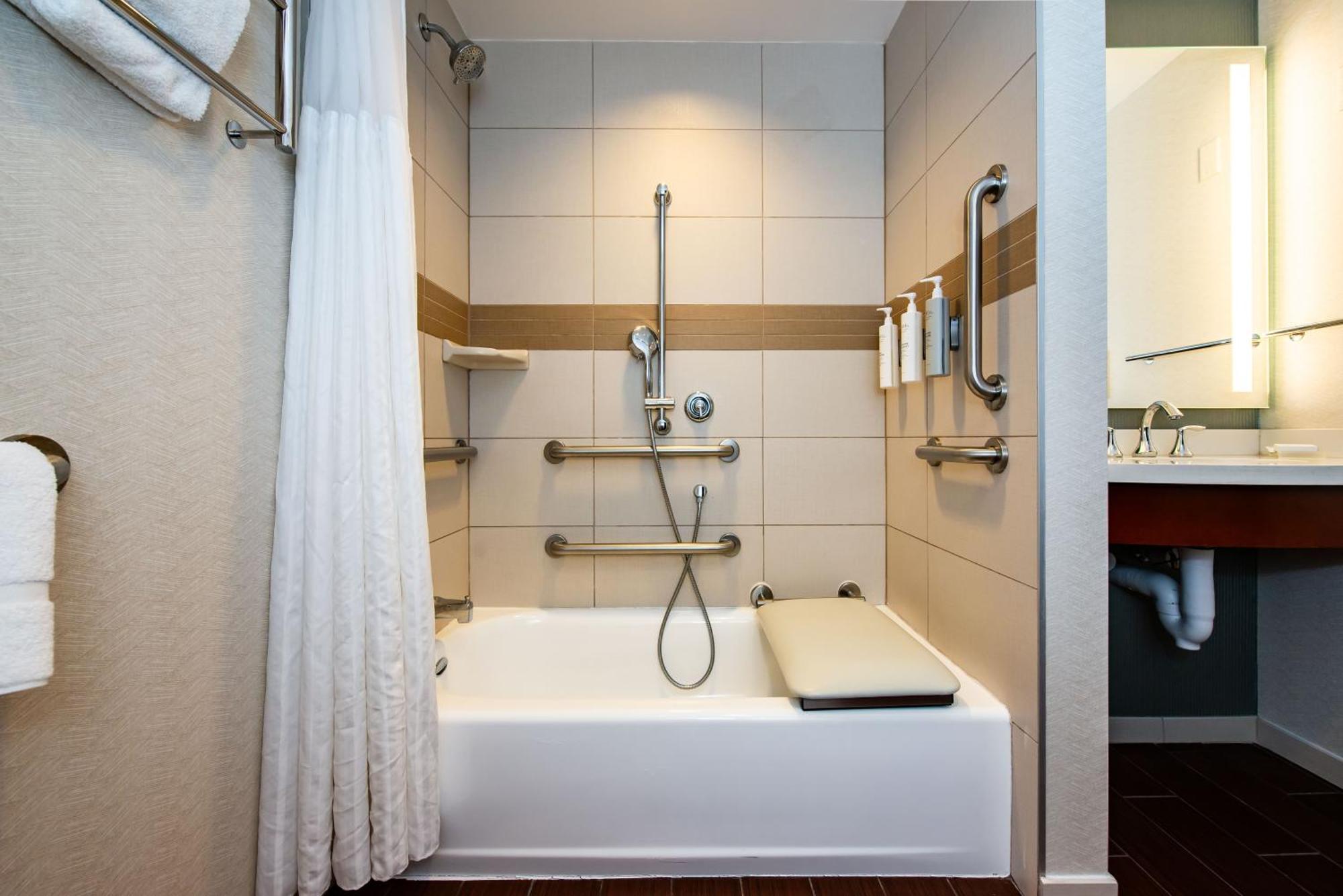 Hilton Garden Inn Alexandria Old Town National Harbor Dış mekan fotoğraf